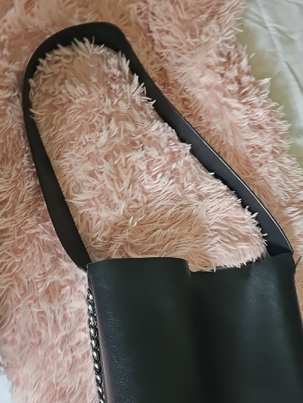 Sleek Black Leather Crossbody Bag with Silver Chain Accent - Picture 3 of 8